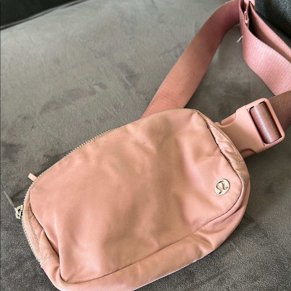 Lululemon Everywhere Belt Bag 1L